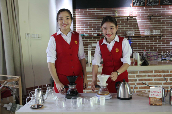 2 ����ϵ2018���I(y��)����������֛_��������չʾ_����.jpg