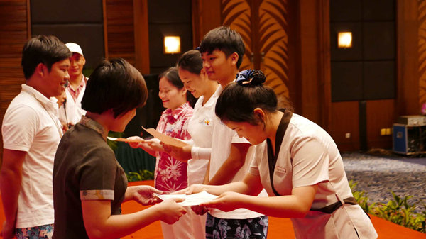 6 2017��������Ӣ�ࡱ�ݎ��xʽ_����.jpg